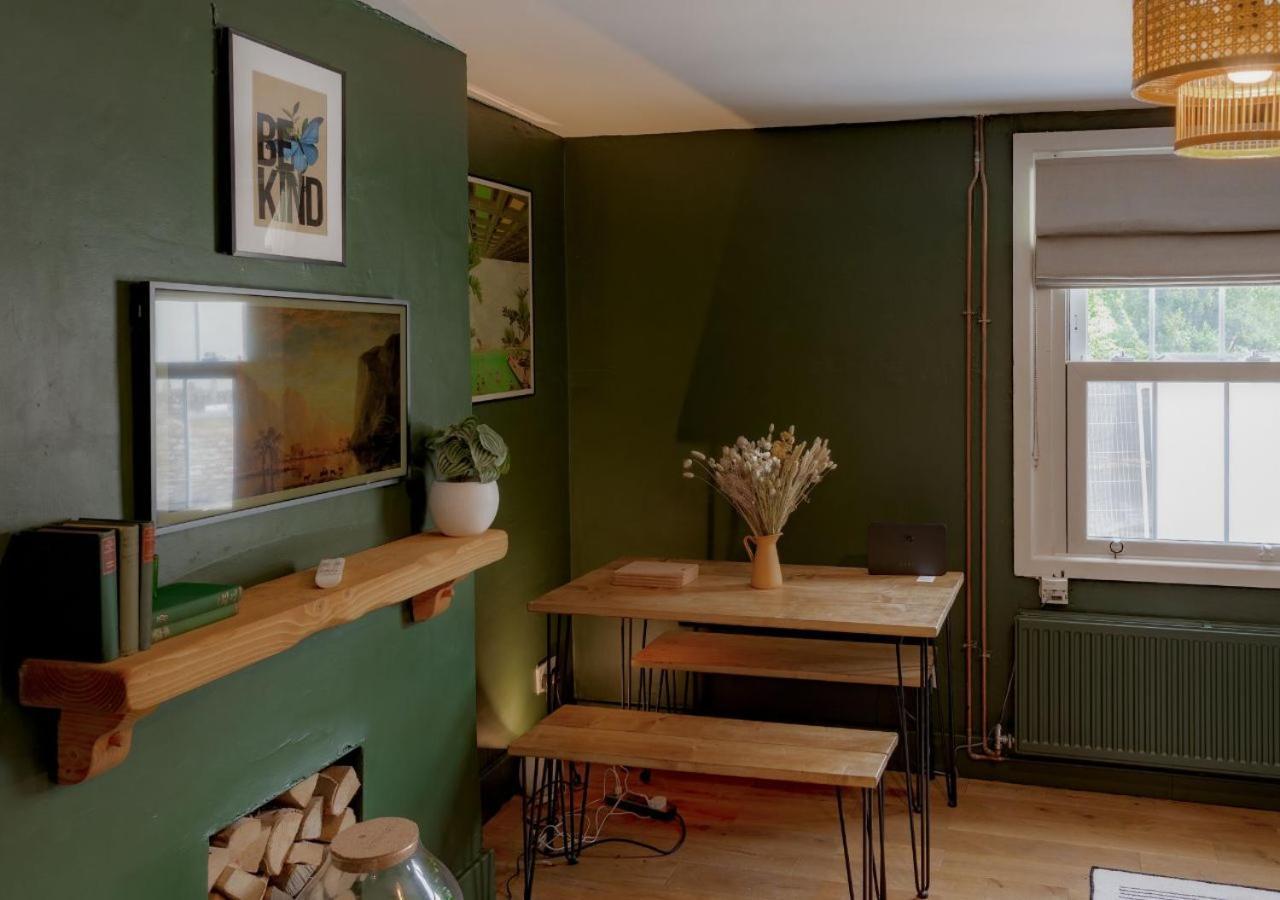Stunning 2Bd In The Heart Of Malmesbury! Villa Екстериор снимка